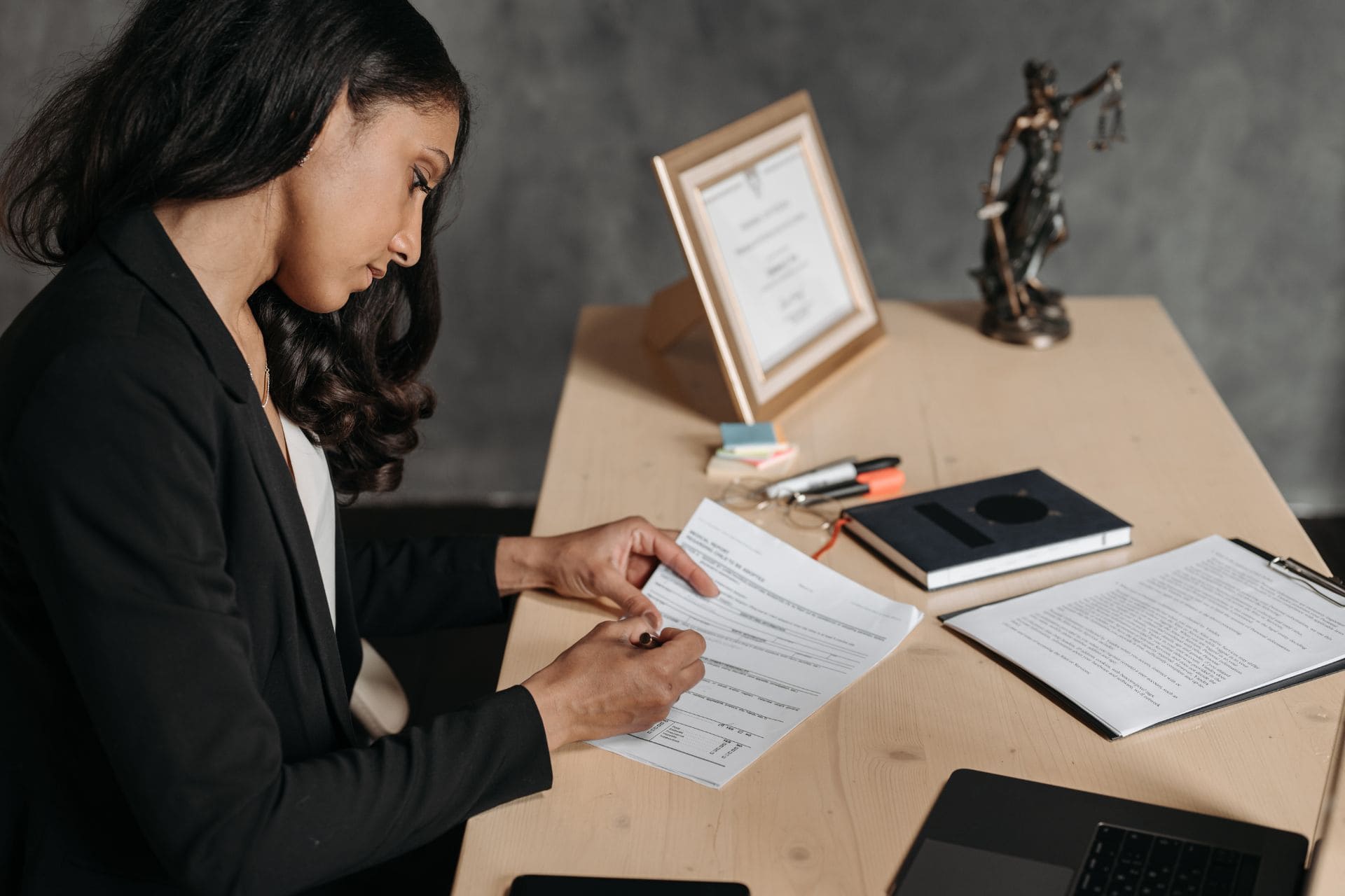 Read more about the article Why Professional Document Services Save You Time and Stress